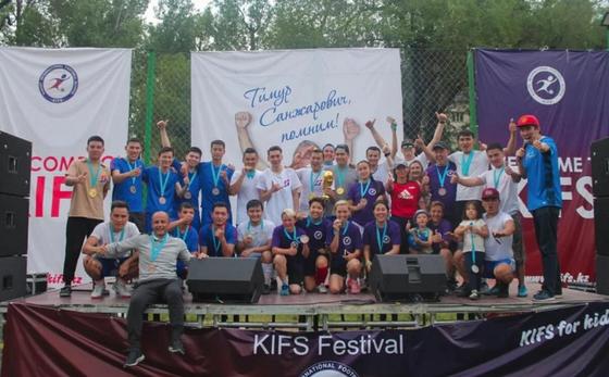 Футбол және серфинг: NUR.KZ командасы қандай спортпен айналысады Футбол және серфинг: NUR.KZ командасы қандай спортпен айналысады