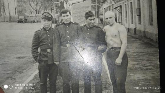 Оставивший в 1967 году записку в танке Т-34 солдат найден в Узбекистане (фото, видео) Оставивший в 1967 году записку в танке Т-34 солдат найден в Узбекистане (фото, видео)