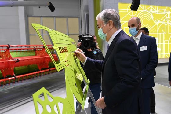 Тоқаев CLAAS зауытына барды Тоқаев CLAAS зауытына барды