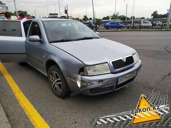 Авто отбросило на пешеходов после ДТП в Алматы: пострадали несколько человек (фото) Авто отбросило на пешеходов после ДТП в Алматы: пострадали несколько человек (фото)