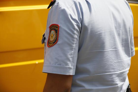 Алматы облысында аурухана терезесінен құлаған адамды полицей құтқарып қалды Алматы облысында аурухана терезесінен құлаған адамды полицей құтқарып қалды