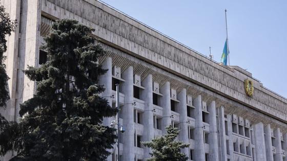 День траура: как алматинцы почтили память скончавшихся от коронавируса (фото) День траура: как алматинцы почтили память скончавшихся от коронавируса (фото)