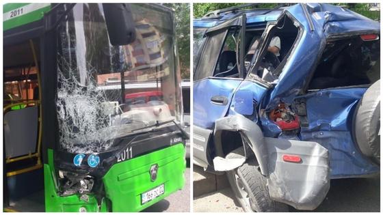 Пассажирский автобус протаранил четыре автомобиля в Алматы (фото) Пассажирский автобус протаранил четыре автомобиля в Алматы (фото)