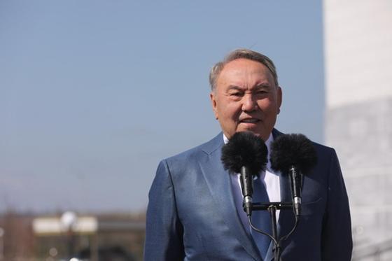 Назарбаев встретился с земляками в Шамалгане (фото) Назарбаев встретился с земляками в Шамалгане (фото)