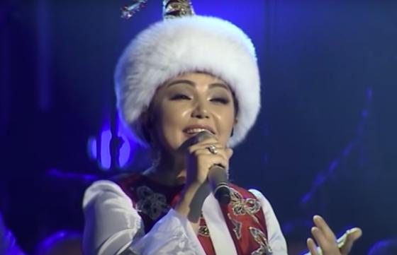 Алтынай Жорабаева на сцене Алтынай Жорабаева на сцене
