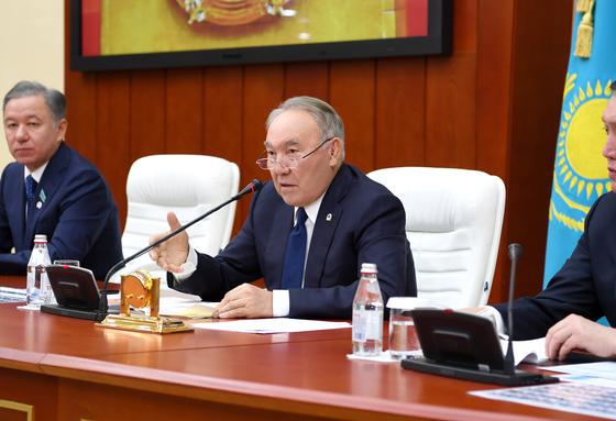 Назарбаев: Алдымызда Тоқаевтың маңайына элитаны топтастыру міндеті тұр Назарбаев: Алдымызда Тоқаевтың маңайына элитаны топтастыру міндеті тұр