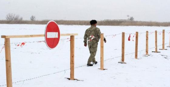 Замерзшую реку в Атырау загородили колючей проволокой (фото, видео) Замерзшую реку в Атырау загородили колючей проволокой (фото, видео)