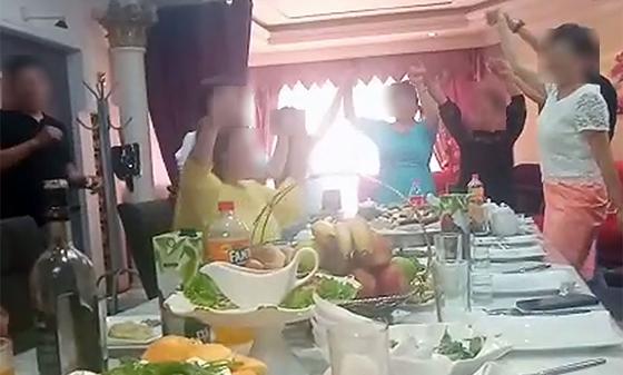 Полицейского отстранили от работы после видео из тойханы в Туркестанской области Полицейского отстранили от работы после видео из тойханы в Туркестанской области