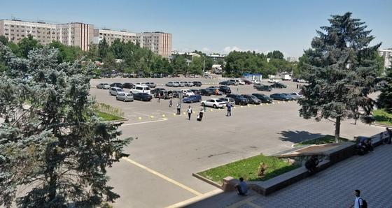"Парковка новая, вокзал тот же": как живет алматинский Сайран (фото) "Парковка новая, вокзал тот же": как живет алматинский Сайран (фото)