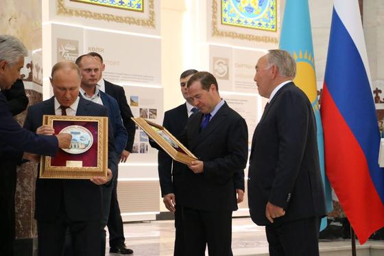 Назарбаев и Путин вместе прогулялись по Москве (фото) Назарбаев и Путин вместе прогулялись по Москве (фото)