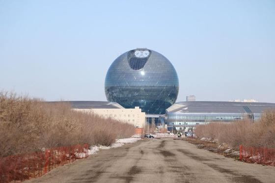 Назарбаев Астанада үлкен мешіттің іргетасын қалады (фото) Назарбаев Астанада үлкен мешіттің іргетасын қалады (фото)