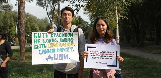 «Все сексисты пусть убьются, феминистки не сдаются»: О чем говорили девушки на митинге «Все сексисты пусть убьются, феминистки не сдаются»: О чем говорили девушки на митинге