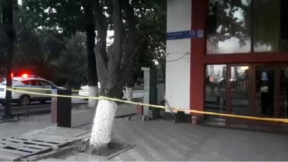 Парня убили в ходе драки возле кафе в Шымкенте Парня убили в ходе драки возле кафе в Шымкенте