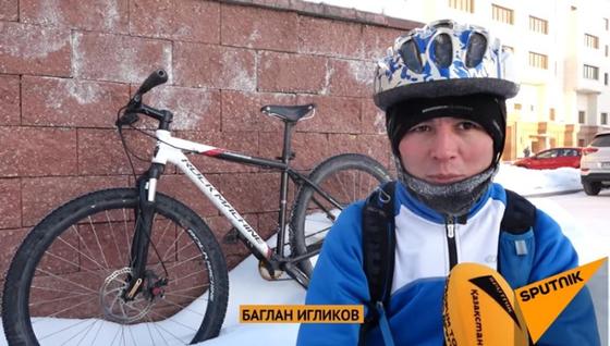 Астанчанин нашел способ не замерзнуть в самый лютый мороз (видео) Астанчанин нашел способ не замерзнуть в самый лютый мороз (видео)