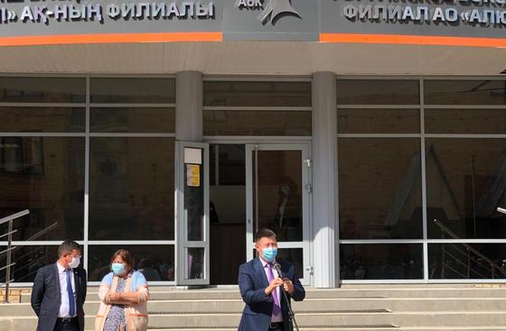 Люди пришли на ярмарку вакансий Люди пришли на ярмарку вакансий