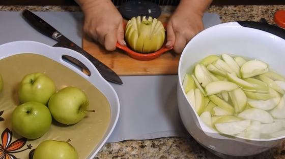 Нарезка яблок для варенья Нарезка яблок для варенья
