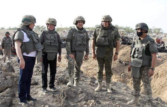 Жарылыс орнына келген министрлер мен әкім Жарылыс орнына келген министрлер мен әкім