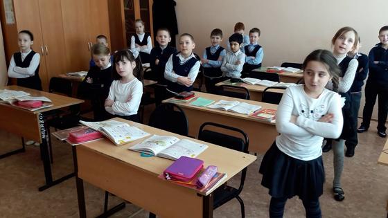 Физминутки для начальных классов в стихах Физминутки для начальных классов в стихах