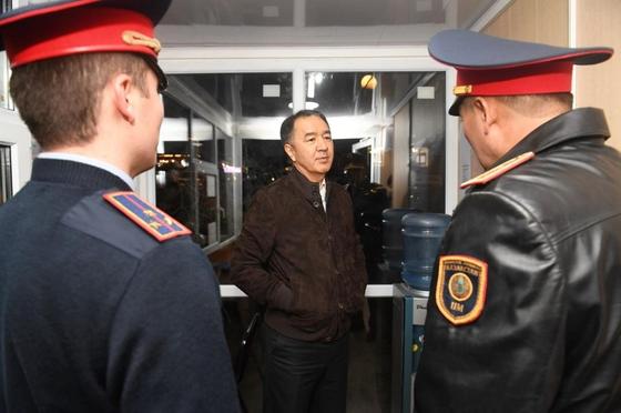 Сагинтаев обрушился с критикой на Кудебаева после внезапной проверки Сагинтаев обрушился с критикой на Кудебаева после внезапной проверки
