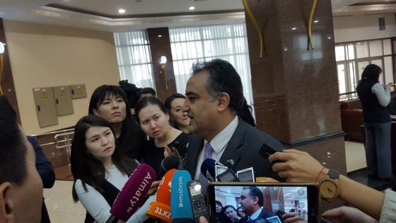 Назарбаев ушел в отставку: Касым-Жомарт Токаев вступает в должность президента (онлайн) Назарбаев ушел в отставку: Касым-Жомарт Токаев вступает в должность президента (онлайн)