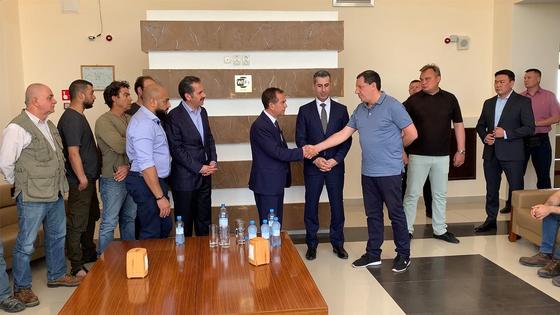 Пожали руки и обнялись: послы Ливана, Иордании и Палестины приехали в Атырау (видео) Пожали руки и обнялись: послы Ливана, Иордании и Палестины приехали в Атырау (видео)