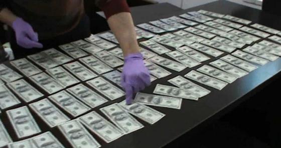 Двух жителей Жаркента подозревают в похищении 300 млн тенге из отделения "Казпочты" Двух жителей Жаркента подозревают в похищении 300 млн тенге из отделения "Казпочты"