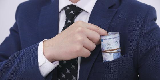 Банкир обманул своих коллег на миллионы тенге в Актобе Банкир обманул своих коллег на миллионы тенге в Актобе