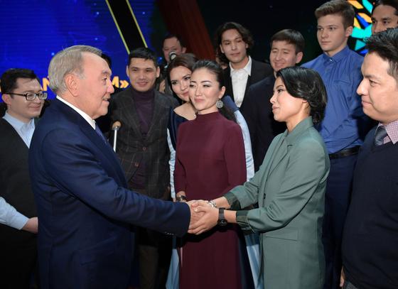 Назарбаев встретился с участниками второго проекта «100 новых лиц Казахстана» Назарбаев встретился с участниками второго проекта «100 новых лиц Казахстана»