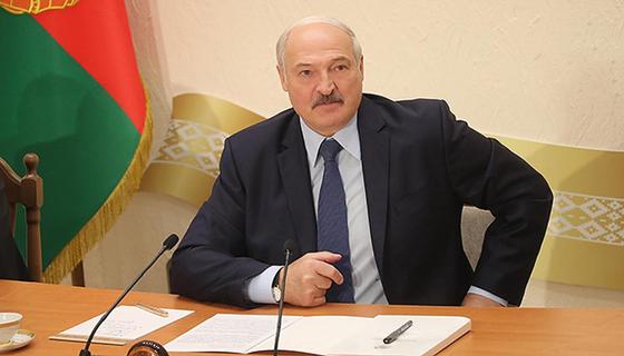 Лукашенко заявил о готовности поменять конституцию Лукашенко заявил о готовности поменять конституцию
