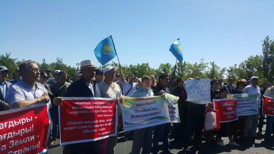 "Жер сатылмасын": Бас қалада бейбіт шеруге шыққандар өз талаптарын айтты (фото, видео) "Жер сатылмасын": Бас қалада бейбіт шеруге шыққандар өз талаптарын айтты (фото, видео)