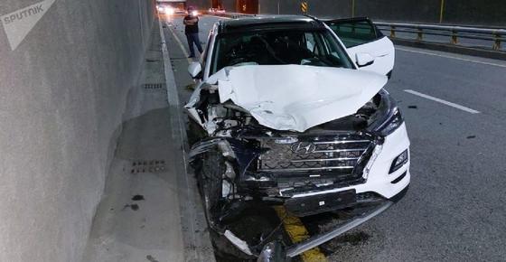 Автомобиль попал в аварию Автомобиль попал в аварию