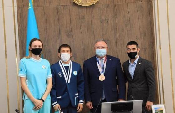 Нұрислам Санаев Нұрислам Санаев