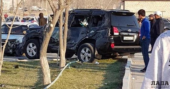 Мужчина пострадал в тройной аварии возле мечети в Жанаозене (фото, видео) Мужчина пострадал в тройной аварии возле мечети в Жанаозене (фото, видео)