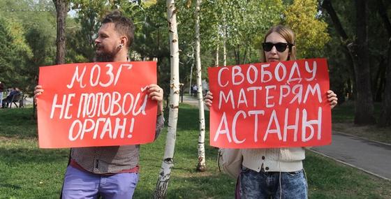 «Все сексисты пусть убьются, феминистки не сдаются»: О чем говорили девушки на митинге «Все сексисты пусть убьются, феминистки не сдаются»: О чем говорили девушки на митинге