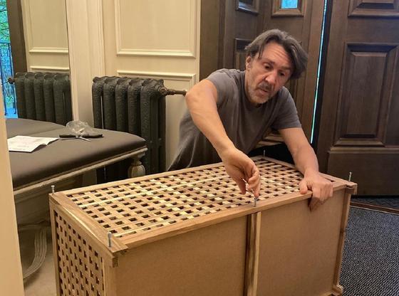Шнуров в стихах ответил на слова Пригожина о "чудовищном" положении артистов Шнуров в стихах ответил на слова Пригожина о "чудовищном" положении артистов