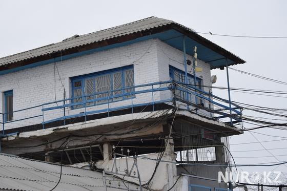 Ақтөбеде 14 жасар қызды айуандықпен зорлаған ер адам түрмеде Ақтөбеде 14 жасар қызды айуандықпен зорлаған ер адам түрмеде