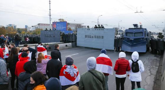Минскідегі жүз мыңдаған адам наразылық акциясына шықты Минскідегі жүз мыңдаған адам наразылық акциясына шықты