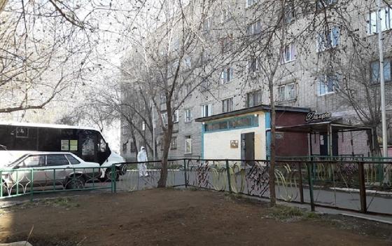 Балаларға жолатпаған: Дәрігерлерге пышақ ала жүгірген Павлодар тұрғыны ұсталды Балаларға жолатпаған: Дәрігерлерге пышақ ала жүгірген Павлодар тұрғыны ұсталды