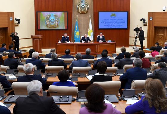 Назарбаев: Алдымызда Тоқаевтың маңайына элитаны топтастыру міндеті тұр Назарбаев: Алдымызда Тоқаевтың маңайына элитаны топтастыру міндеті тұр