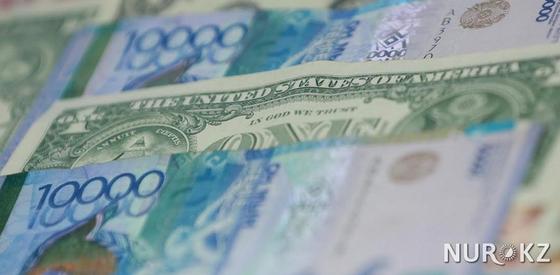 Курс доллара опустился до 376 тенге на бирже Курс доллара опустился до 376 тенге на бирже