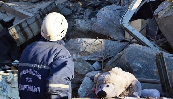 В Магнитогорске под завалами нашли живым 11-месячного ребенка В Магнитогорске под завалами нашли живым 11-месячного ребенка