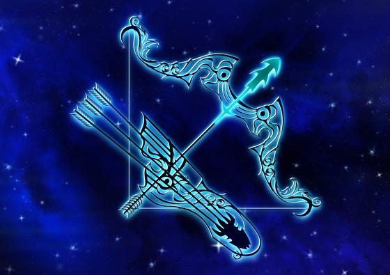 Знак зодиака Стрелец на синем фоне Знак зодиака Стрелец на синем фоне