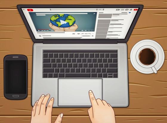 Ноутбук, смартфон и чашка кофе Ноутбук, смартфон и чашка кофе