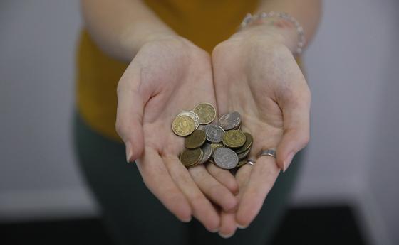 Депутат предложил постоянно выплачивать 42 500 тенге казахстанцам Депутат предложил постоянно выплачивать 42 500 тенге казахстанцам