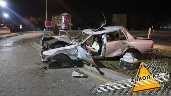 Автомобиль несколько раз перевернулся на Аль-Фараби в Алматы (фото, видео) Автомобиль несколько раз перевернулся на Аль-Фараби в Алматы (фото, видео)
