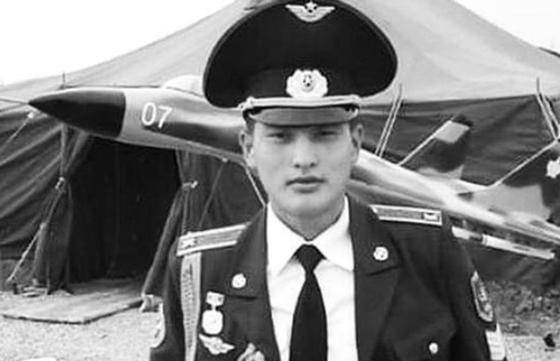 В Уральске простились с погибшим в авиакатастрофе капитаном В Уральске простились с погибшим в авиакатастрофе капитаном
