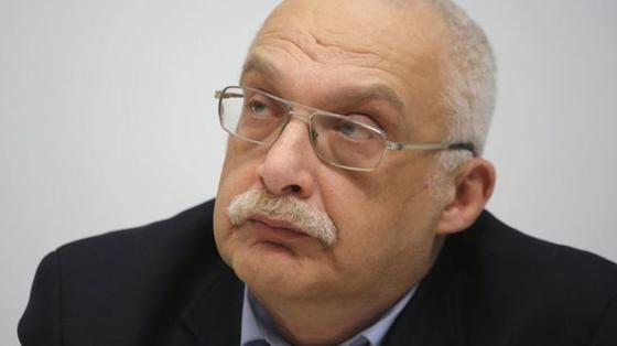 Скандал в "Кто хочет стать миллионером?": главный редактор обвинил "знатока" Друзя в попытке подкупа Скандал в "Кто хочет стать миллионером?": главный редактор обвинил "знатока" Друзя в попытке подкупа