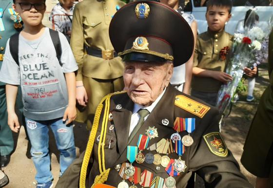 Старейшего ветерана войны поздравили с оркестром в Уральске (фото, видео) Старейшего ветерана войны поздравили с оркестром в Уральске (фото, видео)