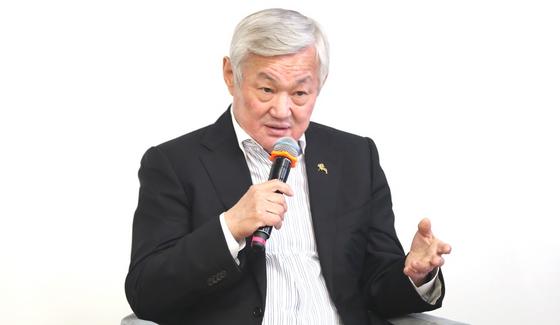 «Можно выдавать в натуре»: Сапарбаев о питании детей из малообеспеченных семей «Можно выдавать в натуре»: Сапарбаев о питании детей из малообеспеченных семей