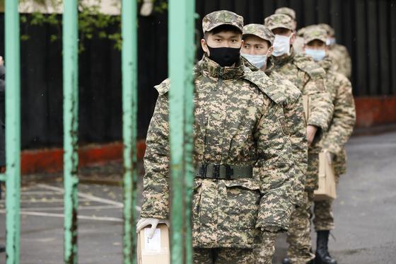 "Хочу отдать долг Родине": как проходит призыв в Алматы "Хочу отдать долг Родине": как проходит призыв в Алматы